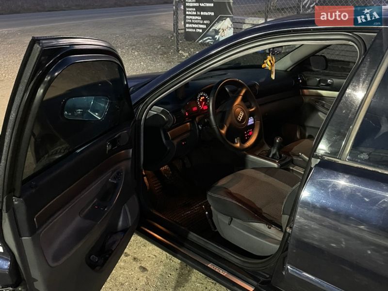 Седан Audi A4 2000 в Хусті