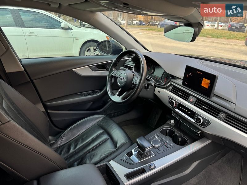 Седан Audi A4 2017 в Киеве