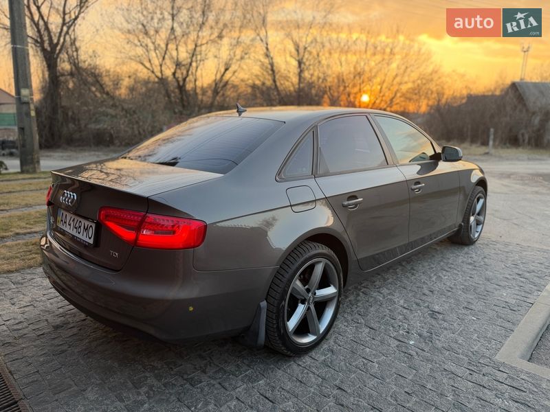 Седан Audi A4 2012 в Києві