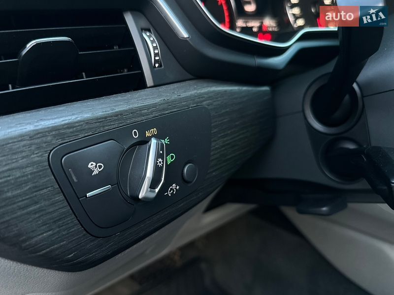 Седан Audi A4 2018 в Киеве