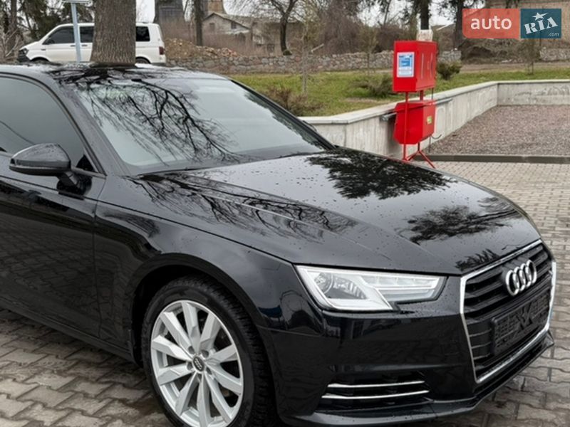 Седан Audi A4 2017 в Ромнах