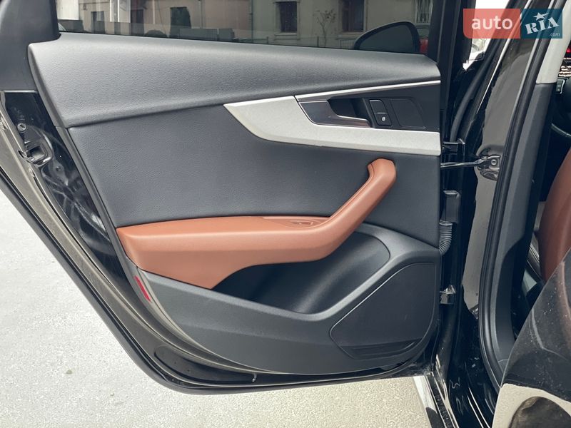 Седан Audi A4 2018 в Львові