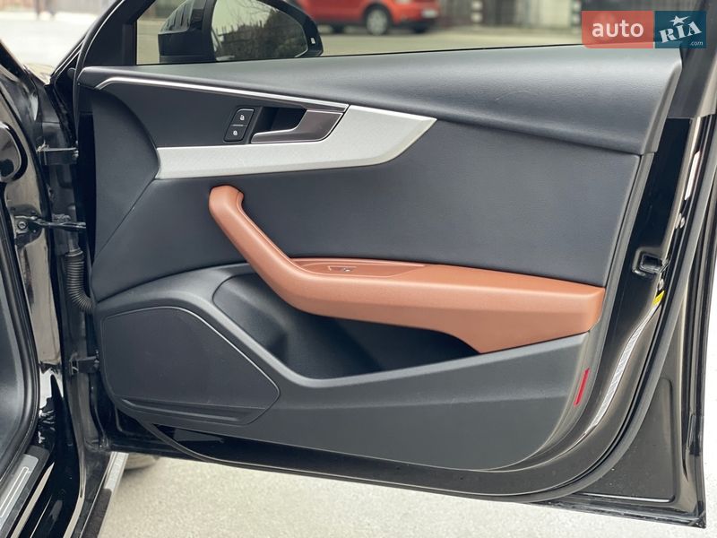 Седан Audi A4 2018 в Львові