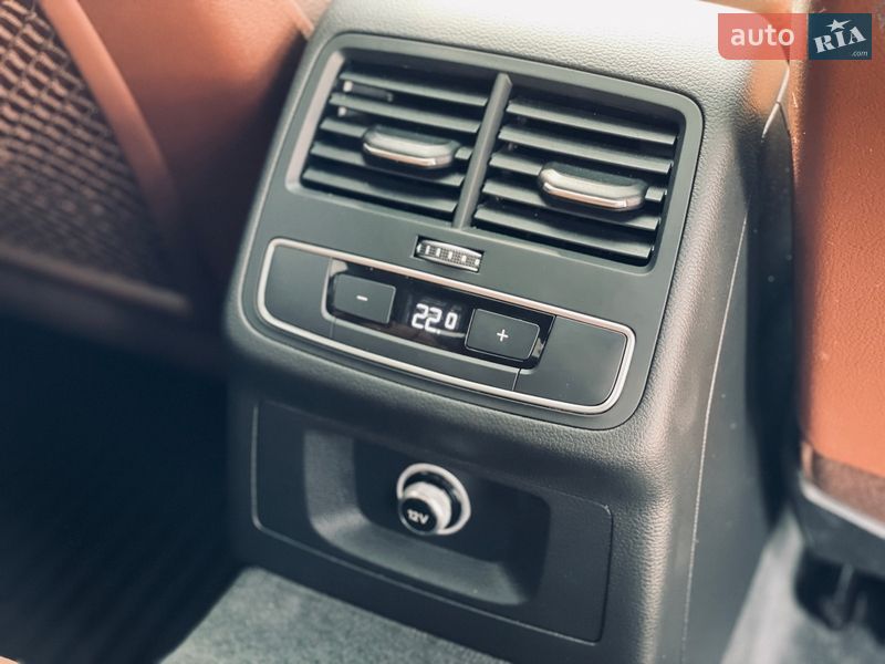 Седан Audi A4 2018 в Львові