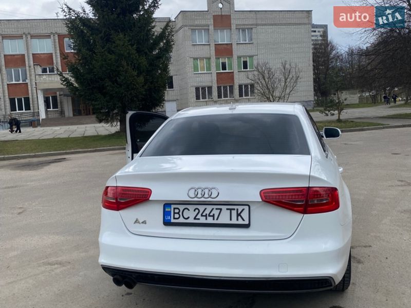 Седан Audi A4 2014 в Львове