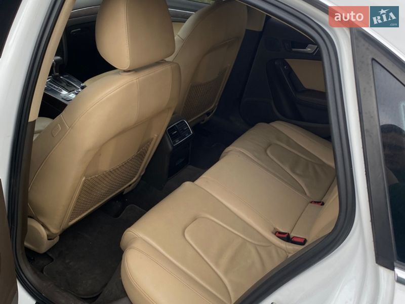 Седан Audi A4 2014 в Львове