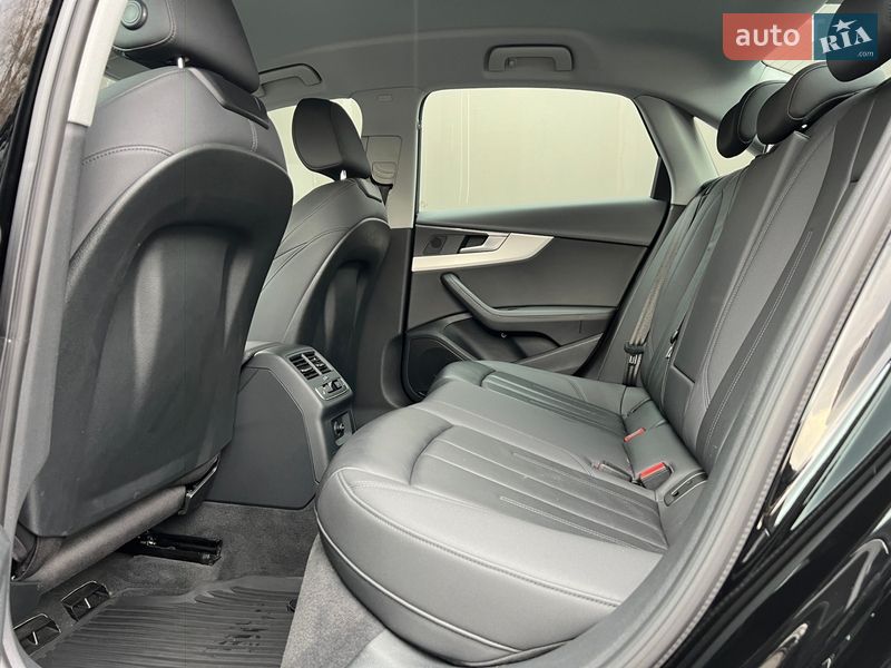 Седан Audi A4 2020 в Львове