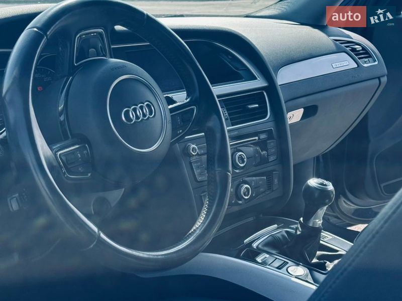 Седан Audi A4 2015 в Рівному