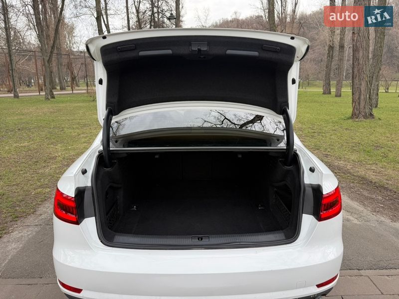 Седан Audi A4 2017 в Киеве