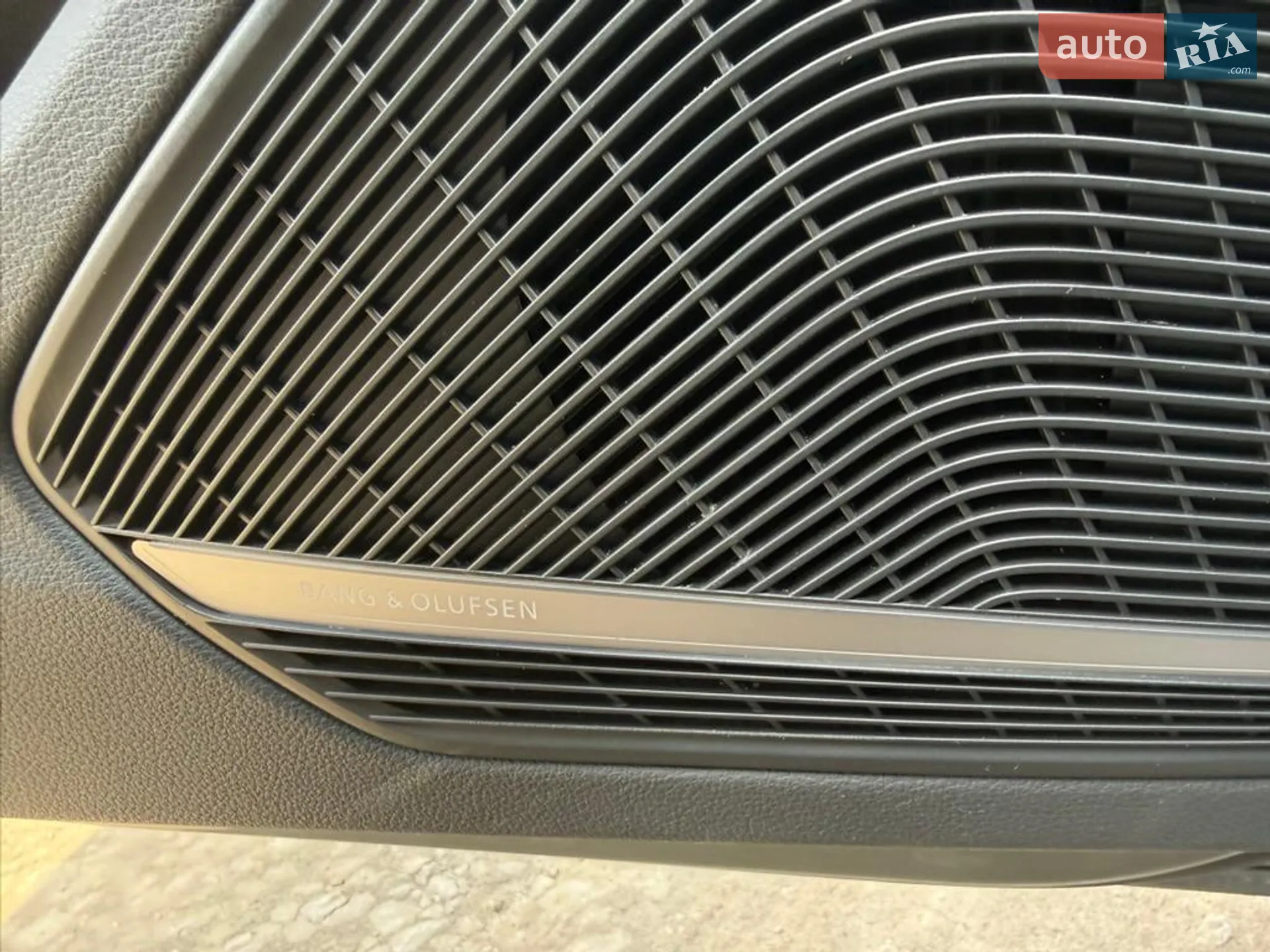 Audi A4 2023 VIN WAUEAAF47RN006071 фото оголошення 12 з 15