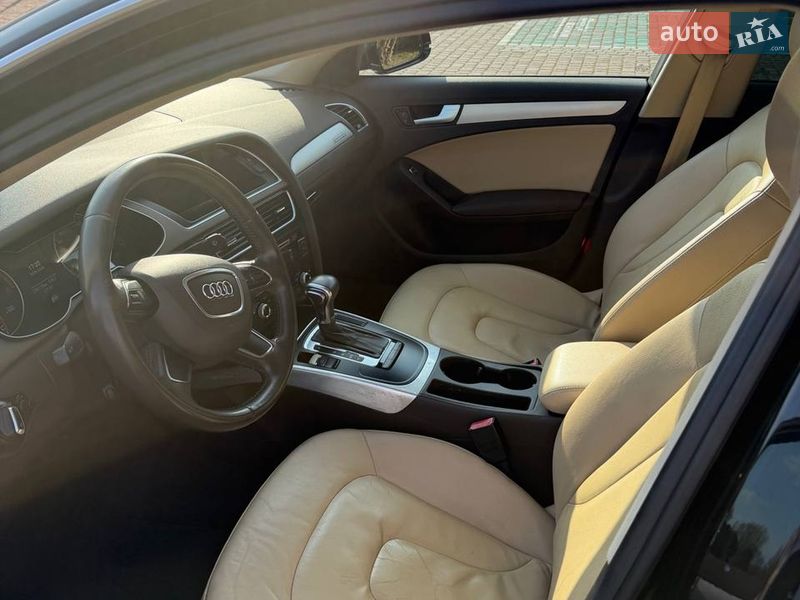 Седан Audi A4 2012 в Львове