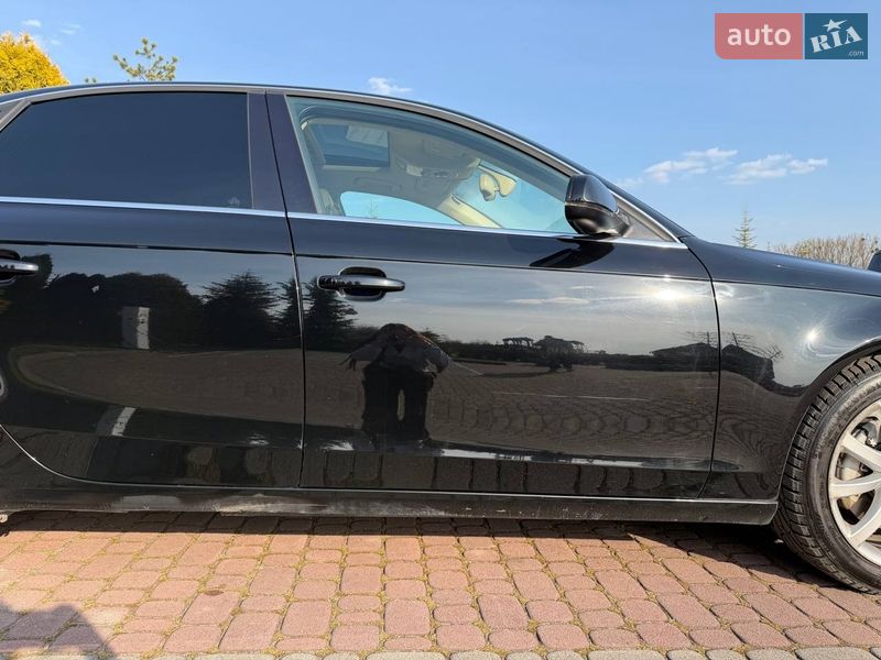 Седан Audi A4 2012 в Львове