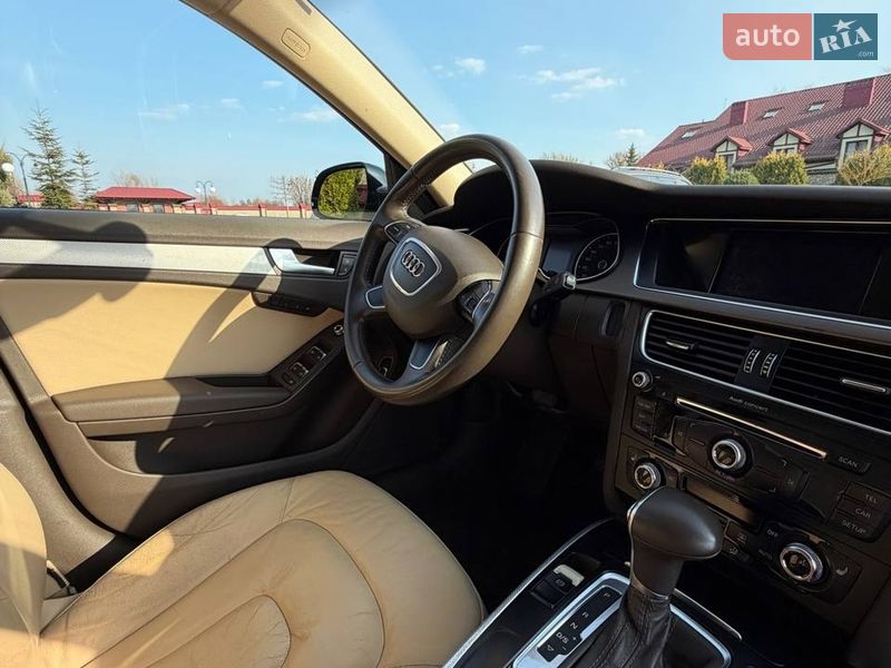 Седан Audi A4 2012 в Львове