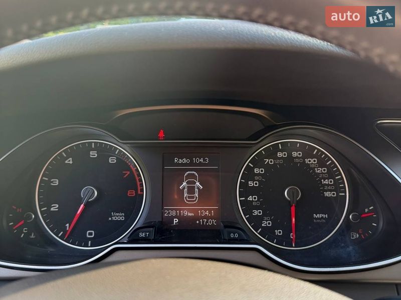 Седан Audi A4 2012 в Львове