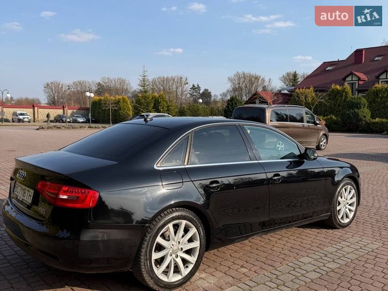 Седан Audi A4 2012 в Львове