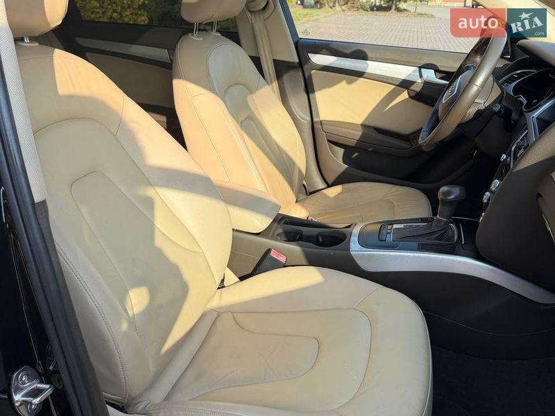 Седан Audi A4 2012 в Львове