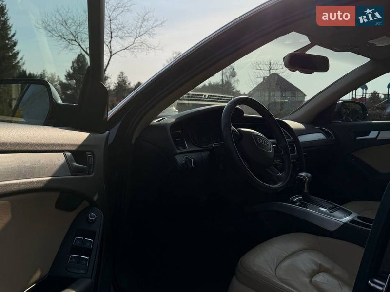 Седан Audi A4 2012 в Львове