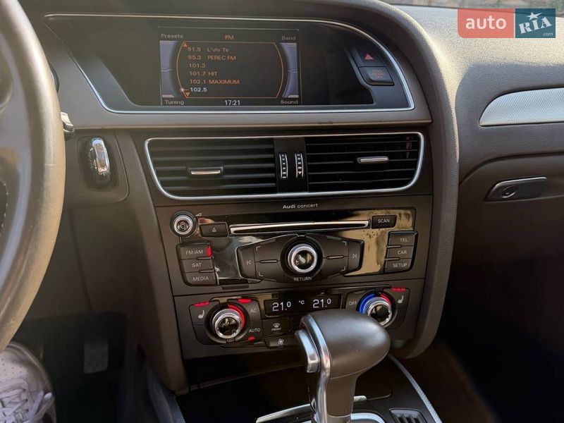 Седан Audi A4 2012 в Львове