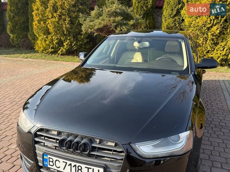 Седан Audi A4 2012 в Львове