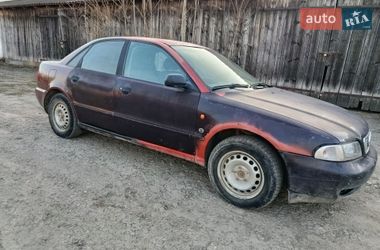 Седан Audi A4 1998 в Новоселице