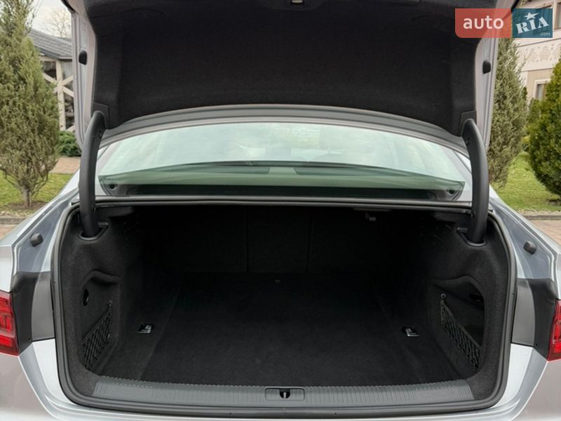 Седан Audi A4 2018 в Стрые