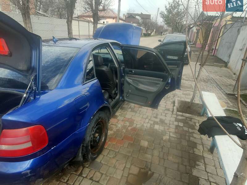 Седан Audi A4 2000 в Харькове