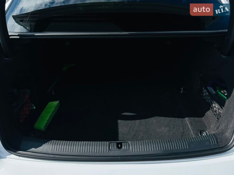 Седан Audi A4 2017 в Дніпрі