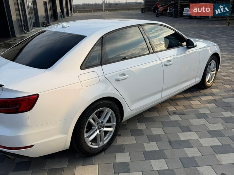 Седан Audi A4 2017 в Полтаве