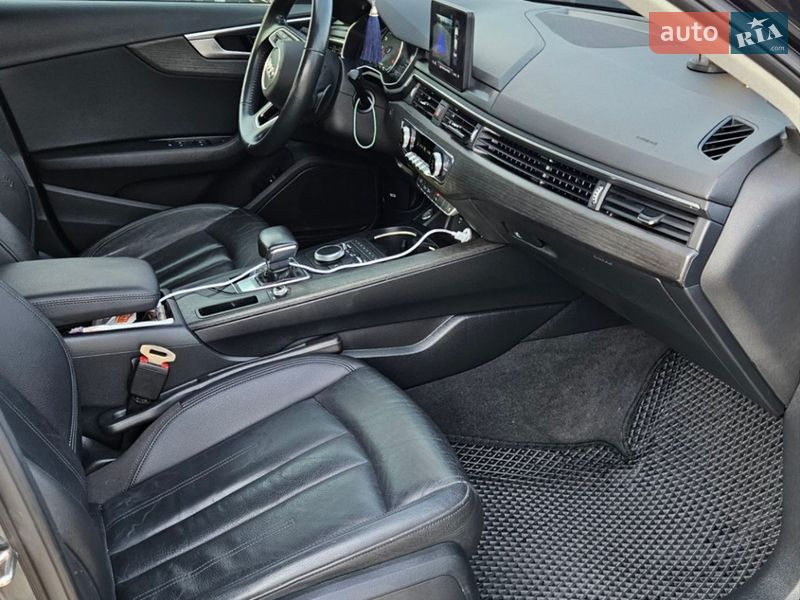 Седан Audi A4 2019 в Тернополе