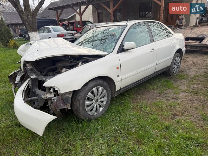 Седан Audi A4 1996 в Тячеві