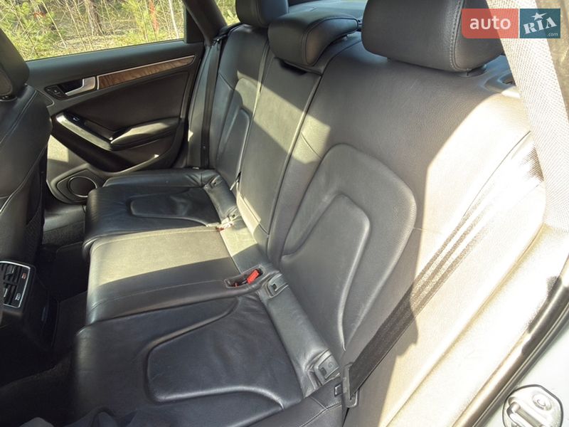 Седан Audi A4 2014 в Шацьку