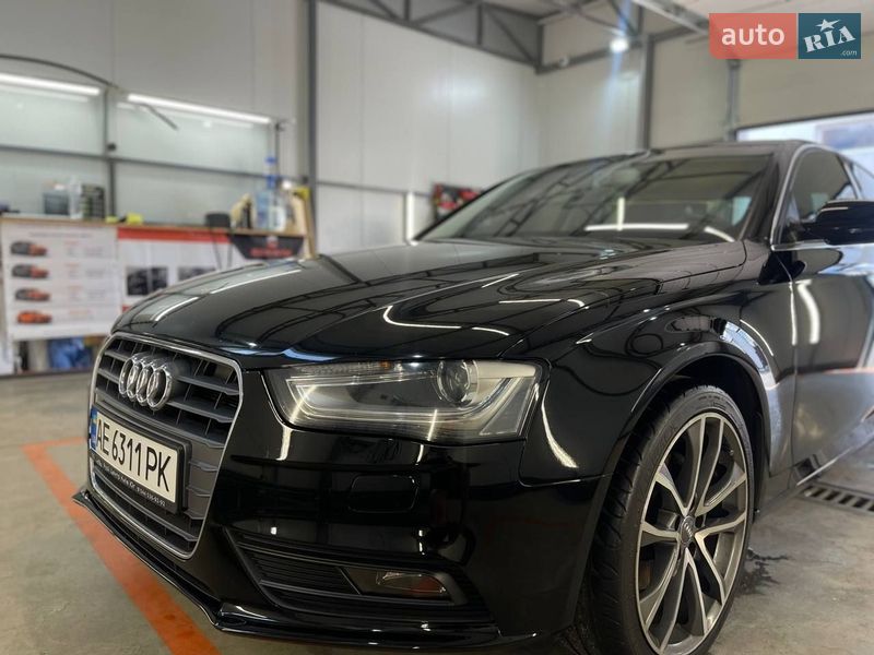 Седан Audi A4 2014 в Днепре