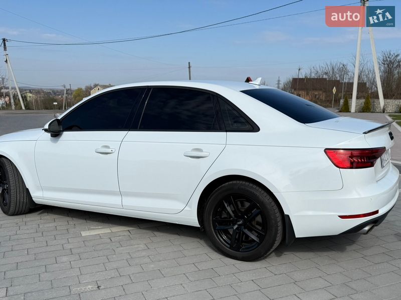 Седан Audi A4 2016 в Львове