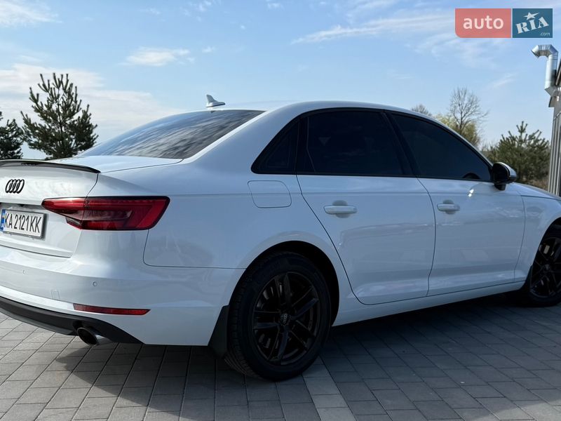 Седан Audi A4 2016 в Львове