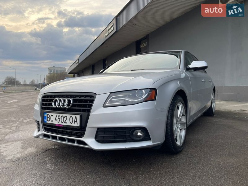 Седан Audi A4 2010 в Вараше