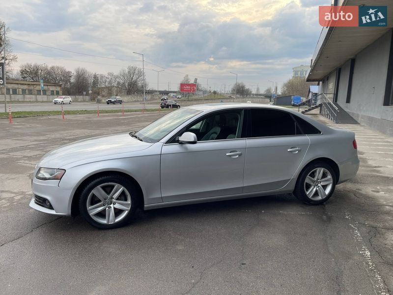 Седан Audi A4 2010 в Вараше