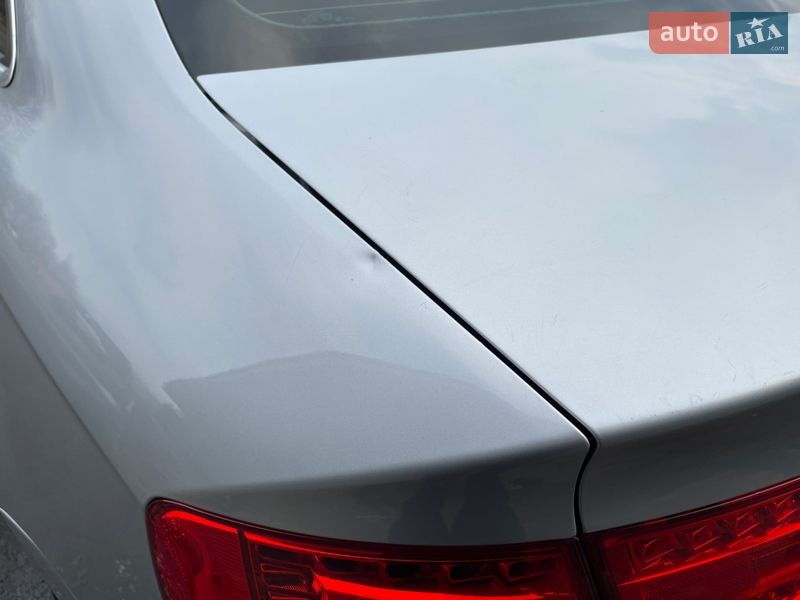 Седан Audi A4 2010 в Вараше