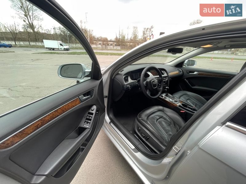 Седан Audi A4 2010 в Вараше