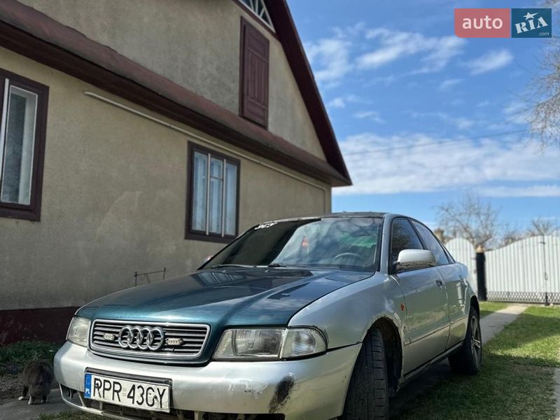 Седан Audi A4 1996 в Березному