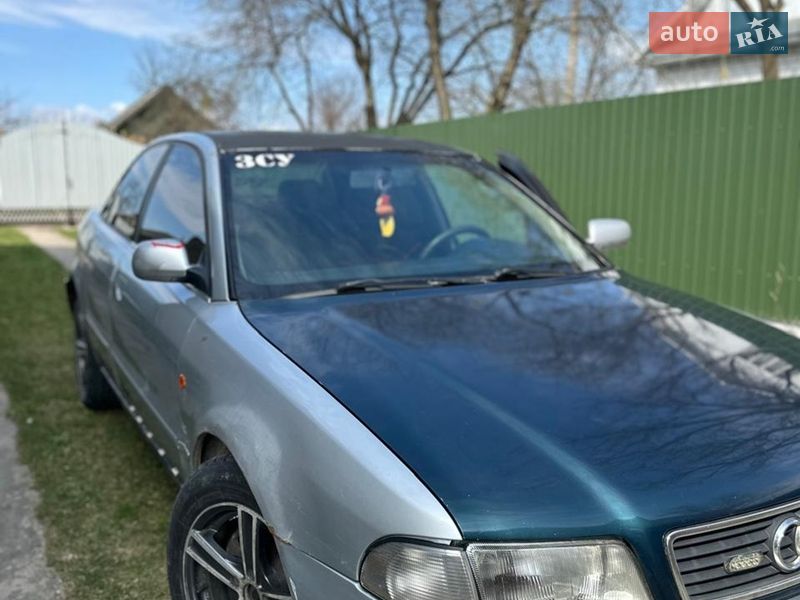 Седан Audi A4 1996 в Березному