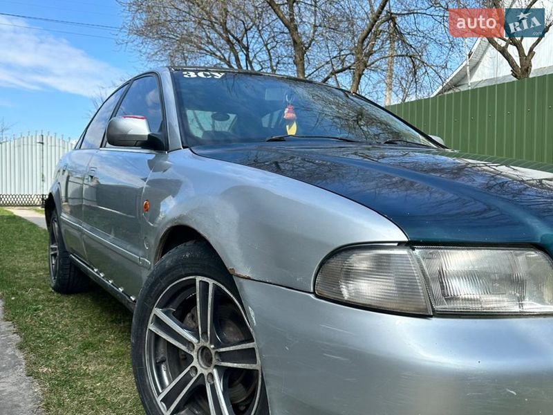Седан Audi A4 1996 в Березному