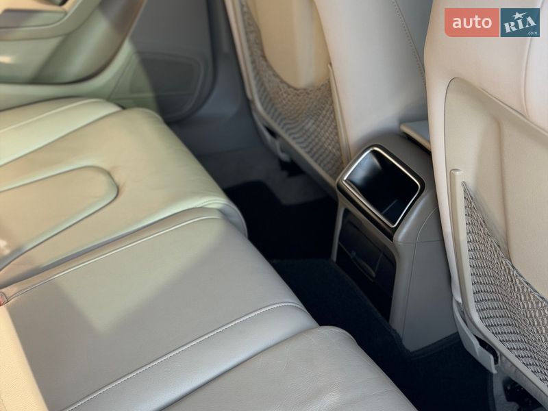 Седан Audi A4 2010 в Дубно