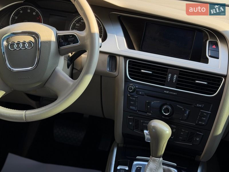 Седан Audi A4 2010 в Дубно