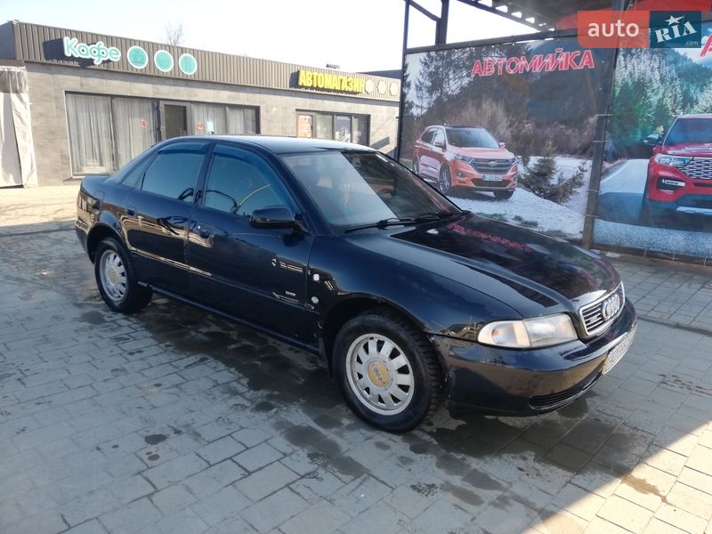 Седан Audi A4 1995 в Рахове