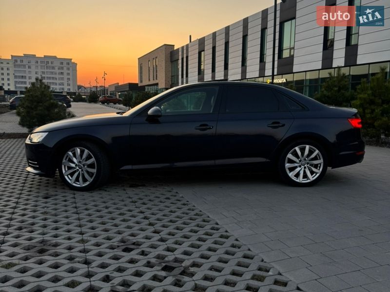 Седан Audi A4 2016 в Хмельницькому