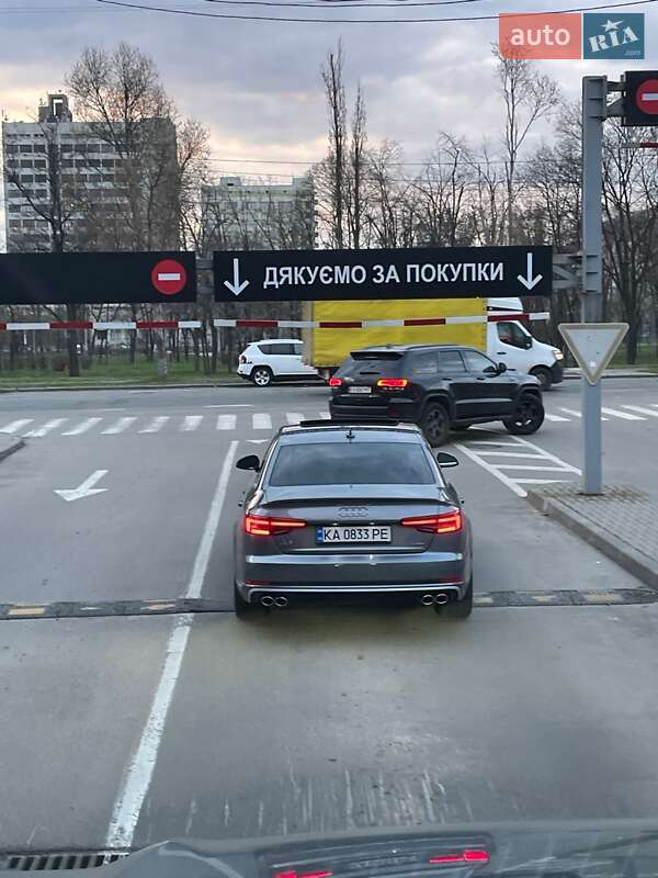 Седан Audi A4 2018 в Киеве