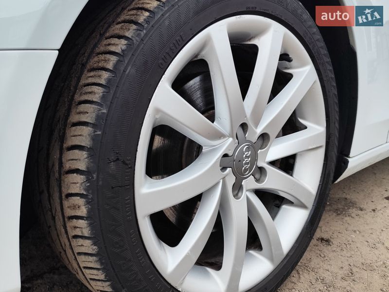Седан Audi A4 2012 в Чернігові