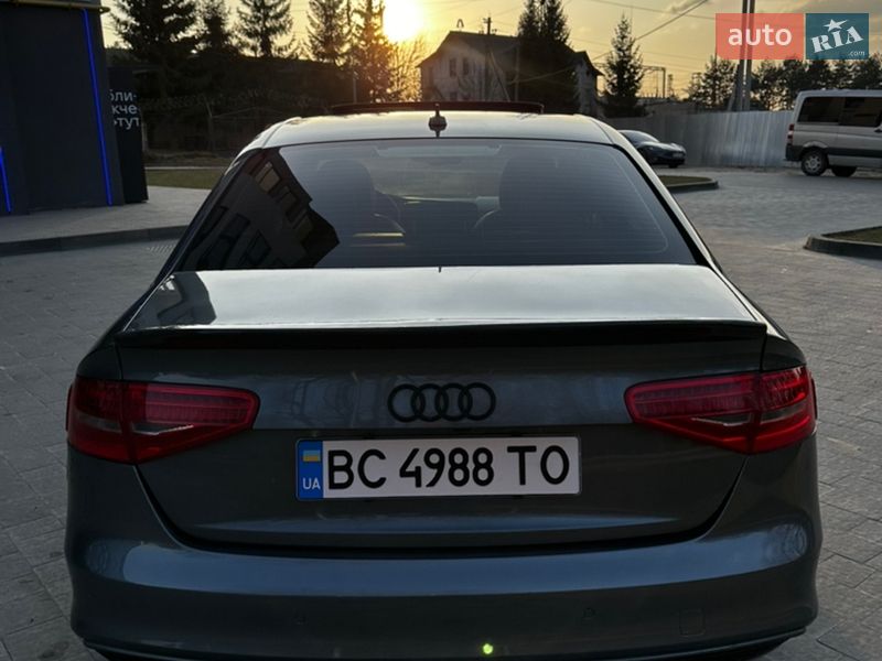 Седан Audi A4 2013 в Новояворовске