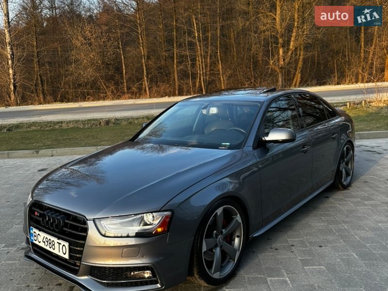 Седан Audi A4 2013 в Новояворовске