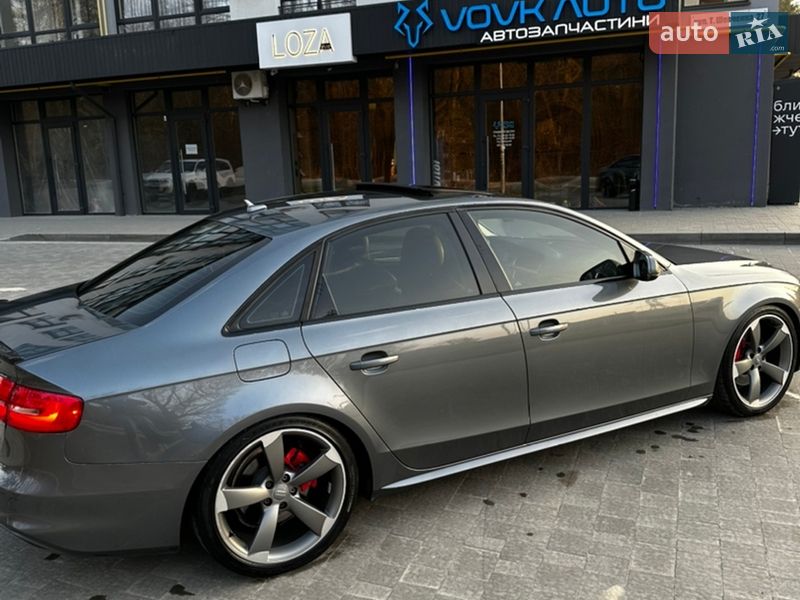Седан Audi A4 2013 в Новояворовске
